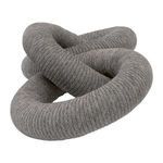 Another angled close-up of the rope texture and rounded form of the chain links