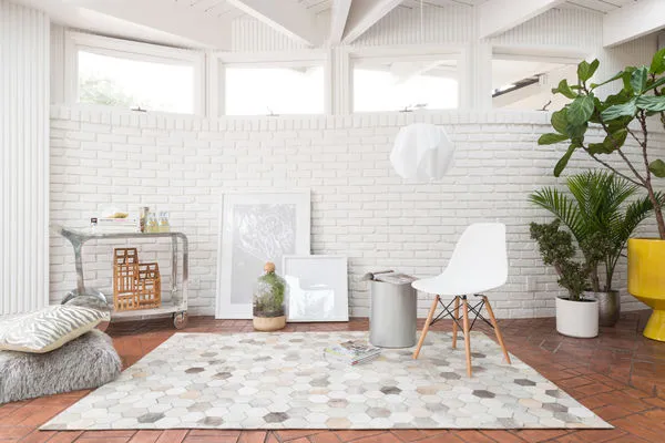 Promenade Grey rug with hexagonal pattern in shades of grey, taupe, and cream, hand-stitched leather pile